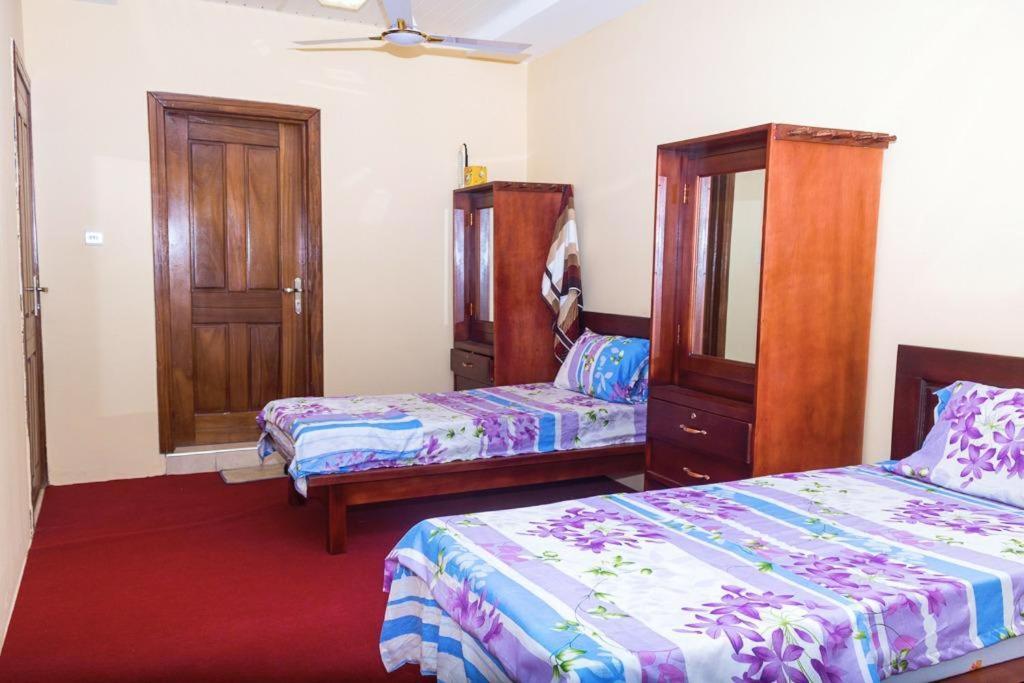 Sandpark Place, West Hills Mile 11 Luaran gambar