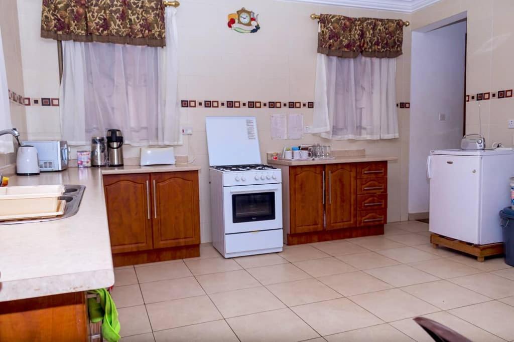 Sandpark Place, West Hills Mile 11 Luaran gambar