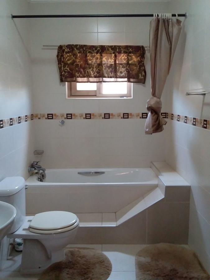 Sandpark Place, West Hills Mile 11 Luaran gambar