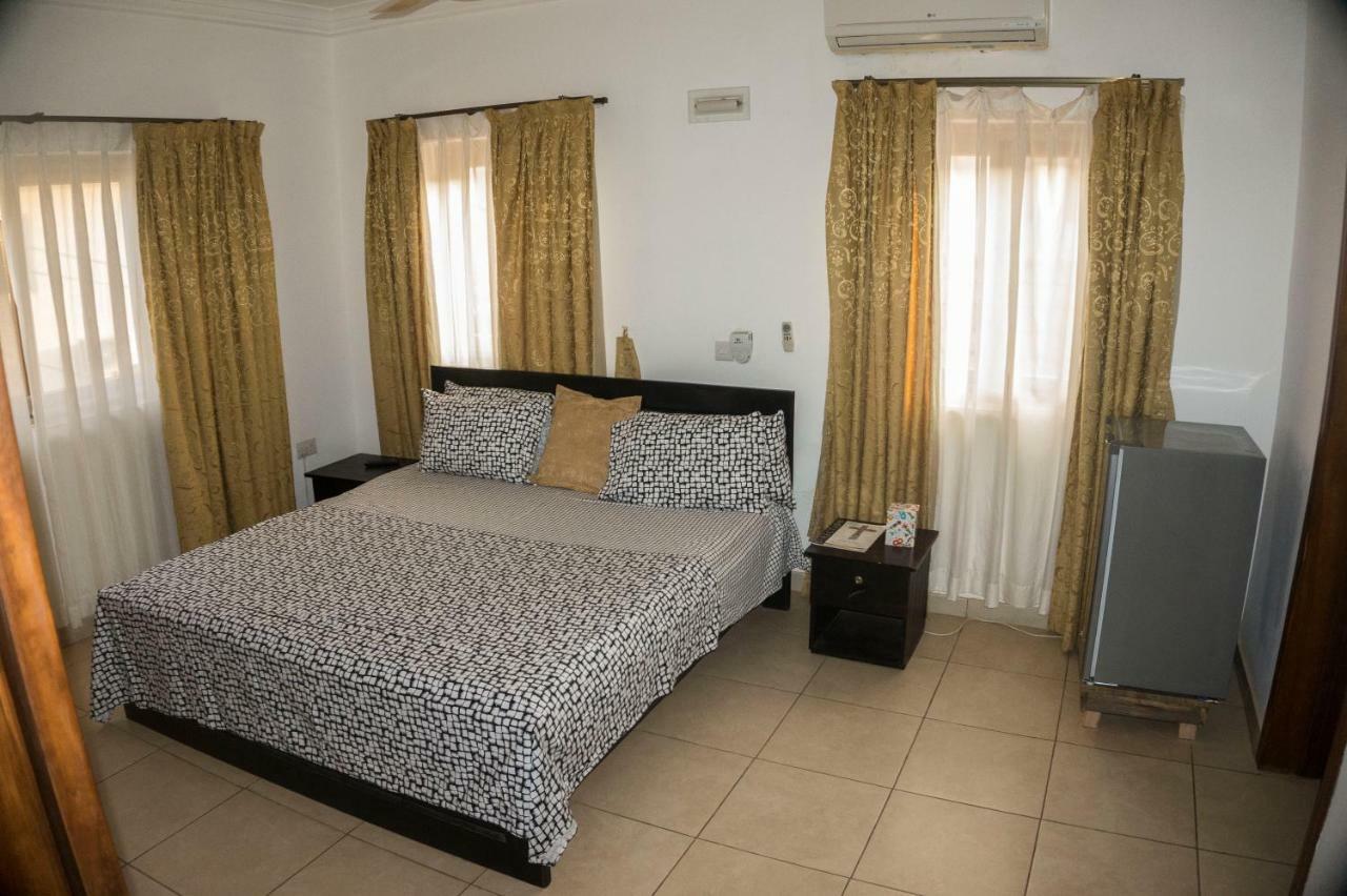 Sandpark Place, West Hills Mile 11 Luaran gambar